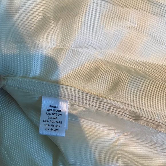 Off white wool pea coat from Banana Republic - Picture 5 of 7